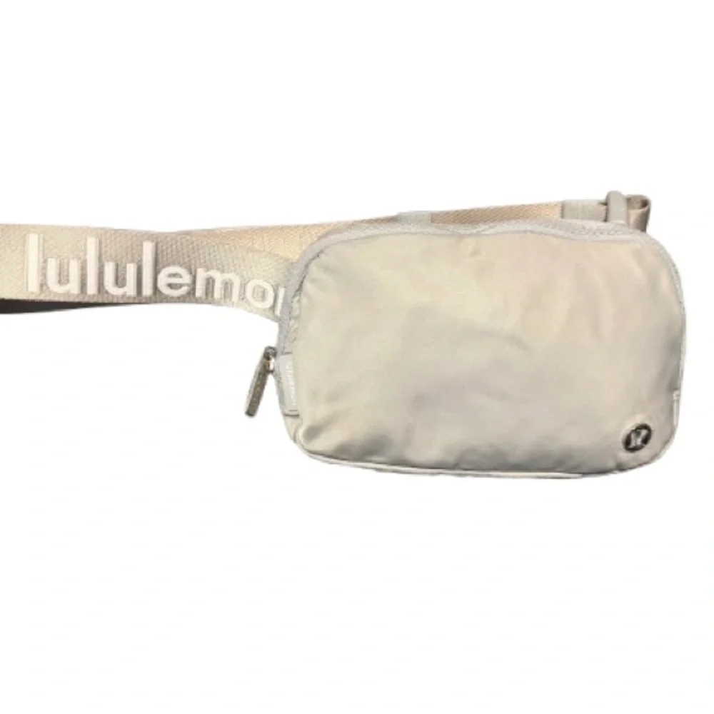 lululemon Silver everywhere Belt Bag - Picture 2 of 3